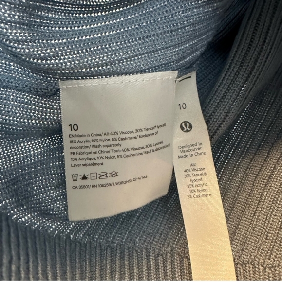 Lululemon | Reversible Crossover Sweater in Chambray Size 10 - Picture 4 of 4
